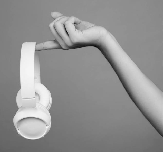 /assets/product-xx59-headphones/desktop/image-gallery-3.jpg